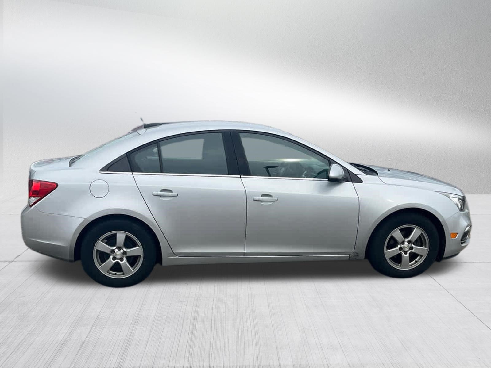 Used 2015 Chevrolet Cruze LT FWD image 4
