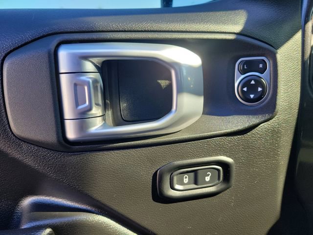 Used 2023 Jeep Gladiator Willys image 19