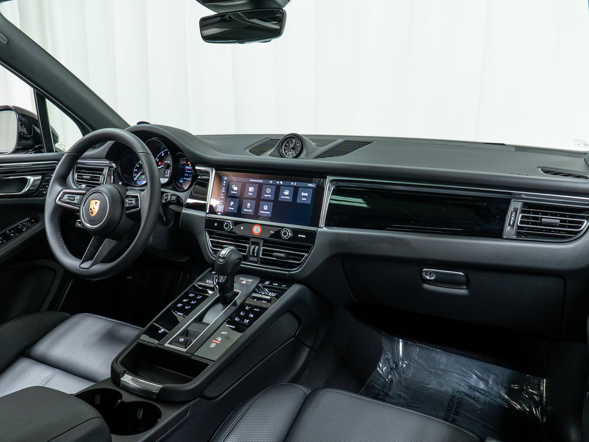 Used 2025 Porsche Macan image 17