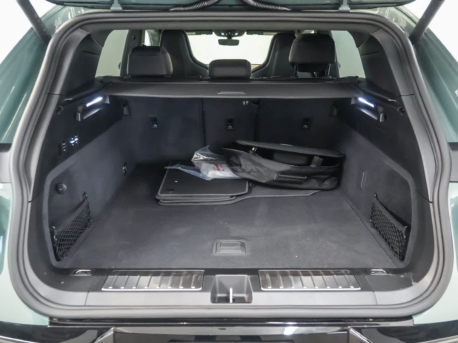 New 2026 Porsche Cayenne Turbo Electric AWD/4WD image 30