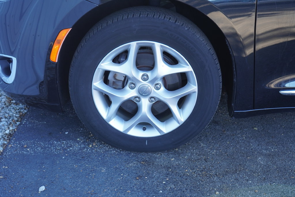 Used 2020 Chrysler Pacifica Limited FWD image 6