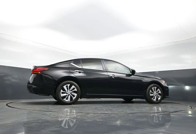 Used 2025 Nissan Altima 2.5 S FWD image 29