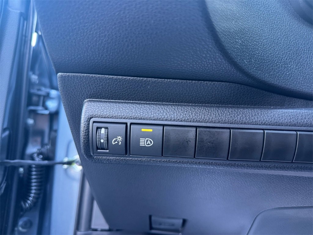 Used 2025 Toyota Corolla LE image 24