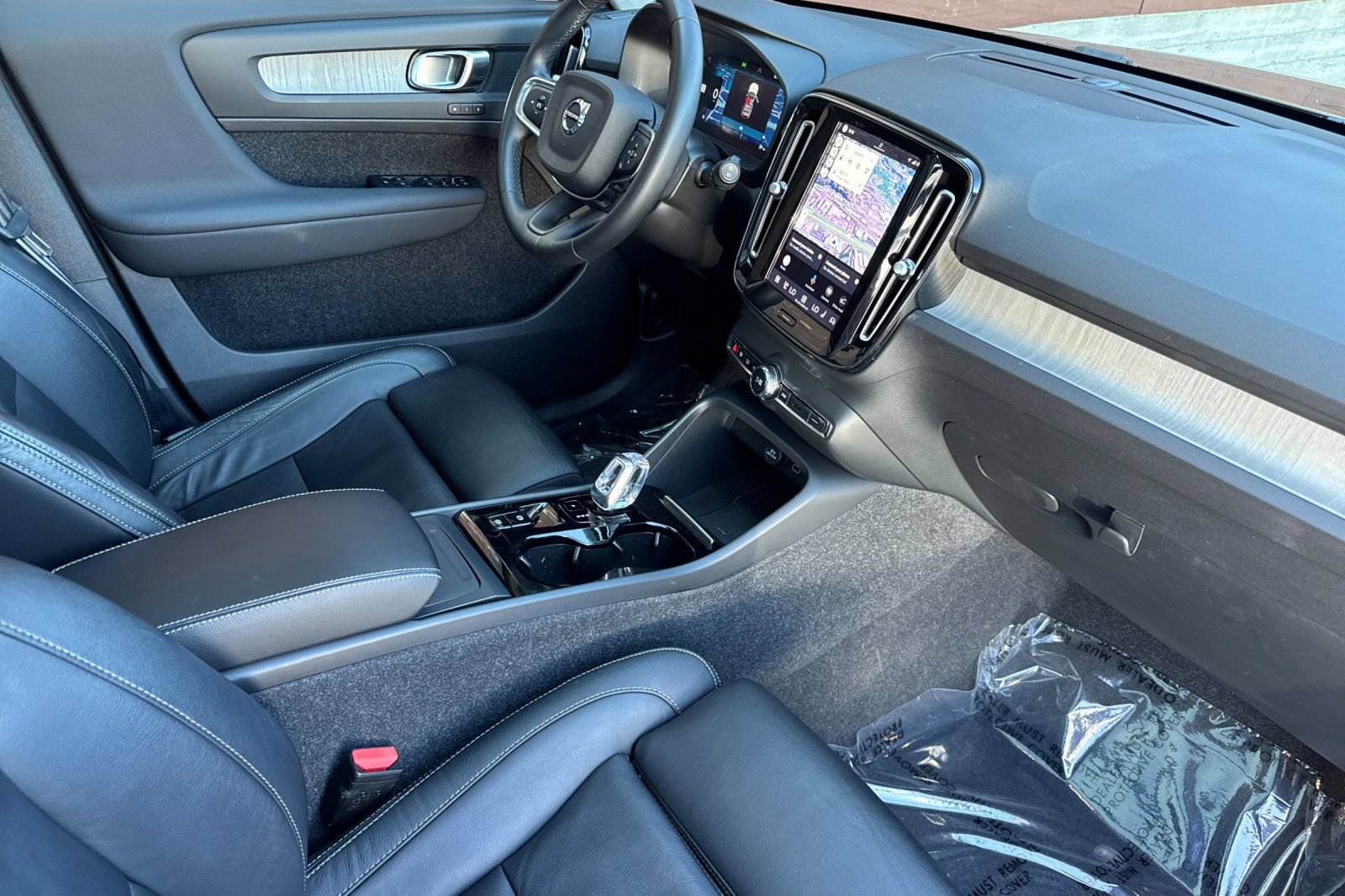 Used 2023 Volvo XC40 B5 Plus w/ Protection Package Premier AWD/4WD image 19