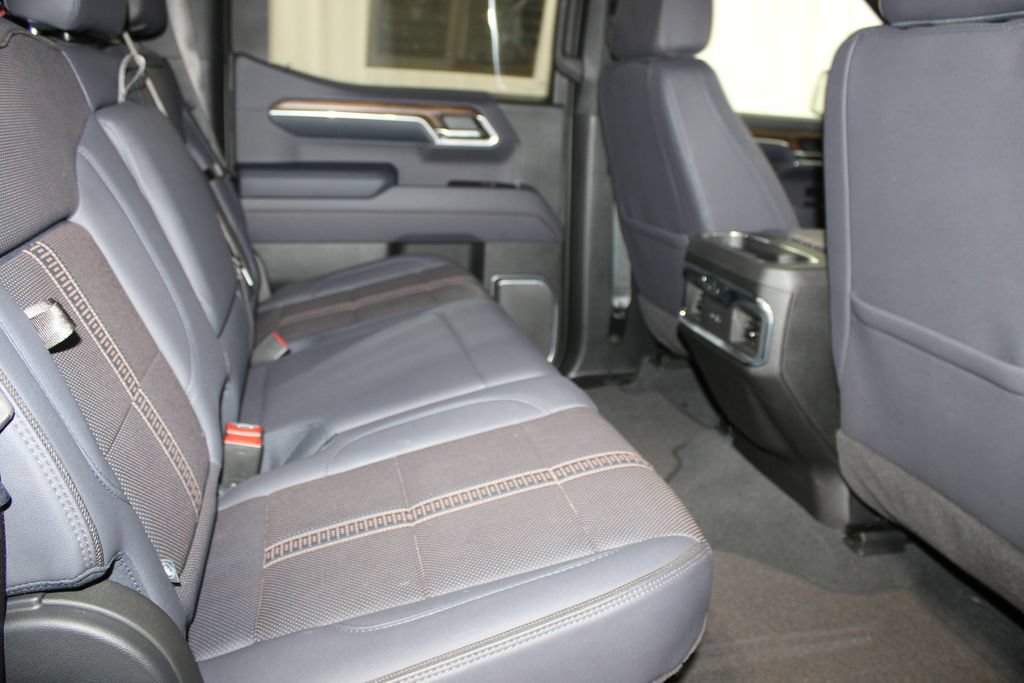 Used 2025 Chevrolet Silverado 1500 High Country AWD/4WD image 35