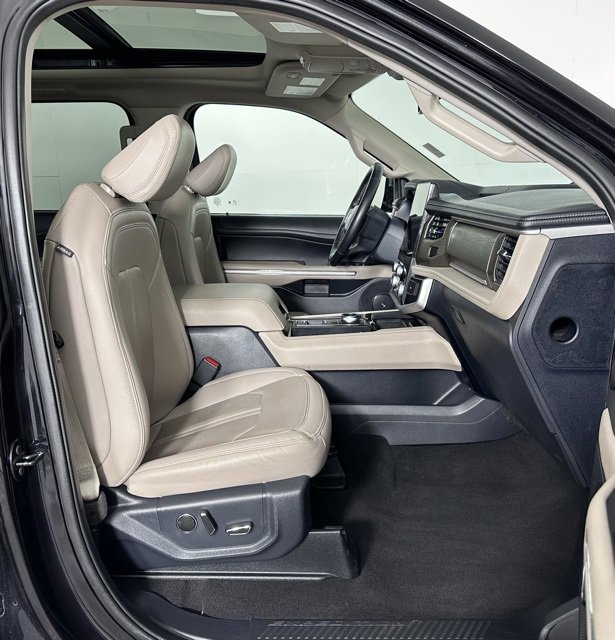 Used 2024 Ford Expedition Limited image 33