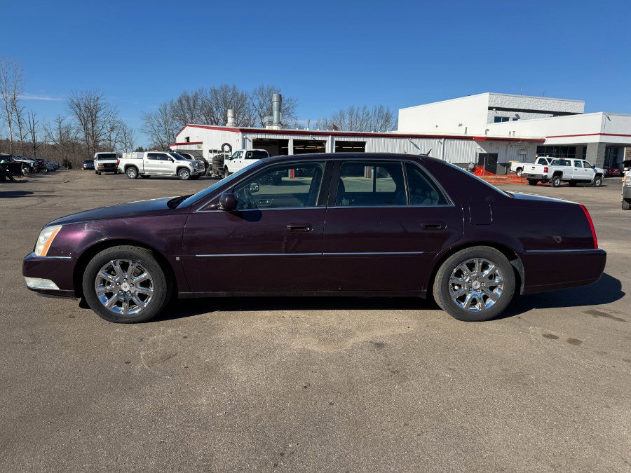 Used 2008 Cadillac DTS w/ Sun And Sound Package FWD image 2