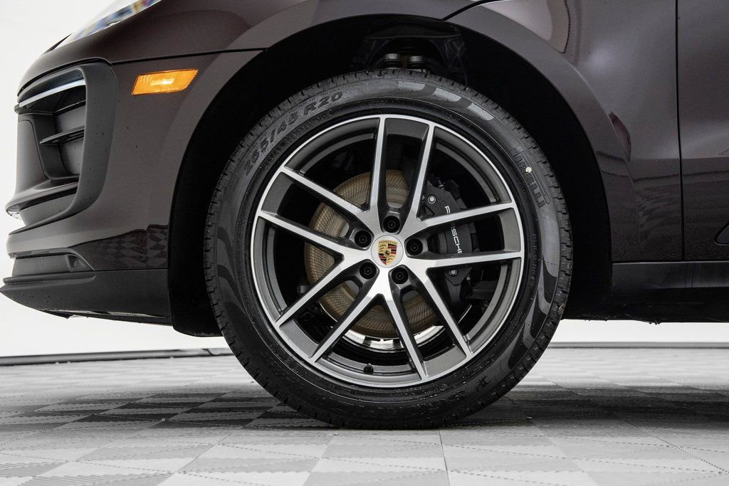 Certified 2023 Porsche Macan image 8