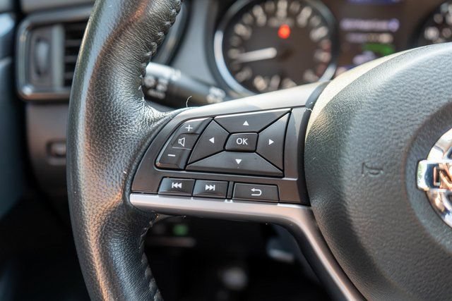 Used 2018 Nissan Rogue SV AWD/4WD image 23