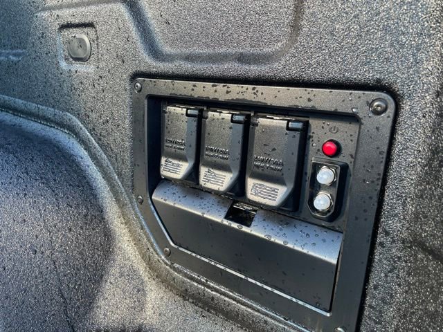 New 2025 Chevrolet Silverado EV LT image 29