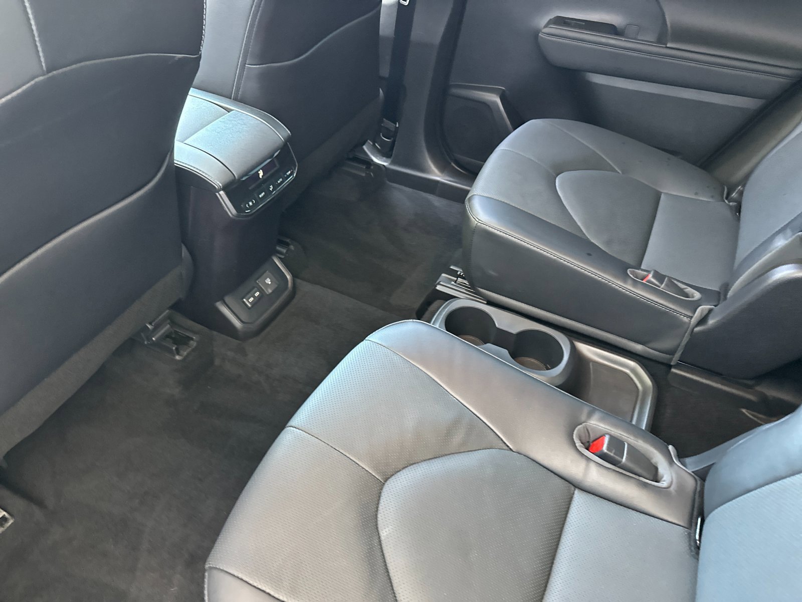 Used 2022 Toyota Highlander Limited image 12