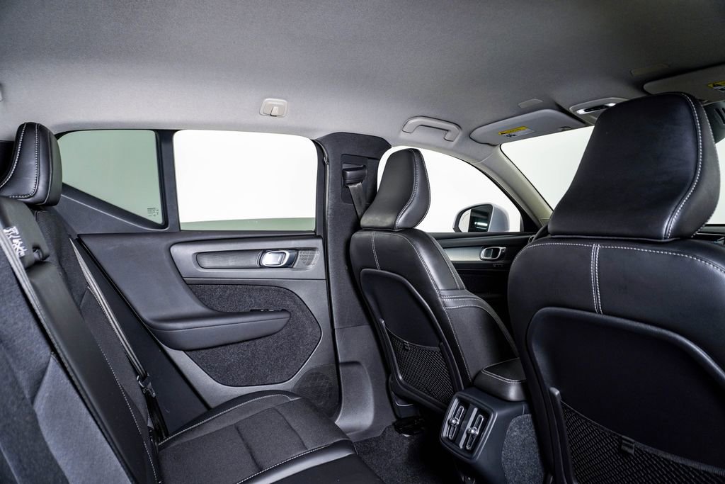 Used 2020 Volvo XC40 T5 Momentum w/ Protection Package Premier image 16