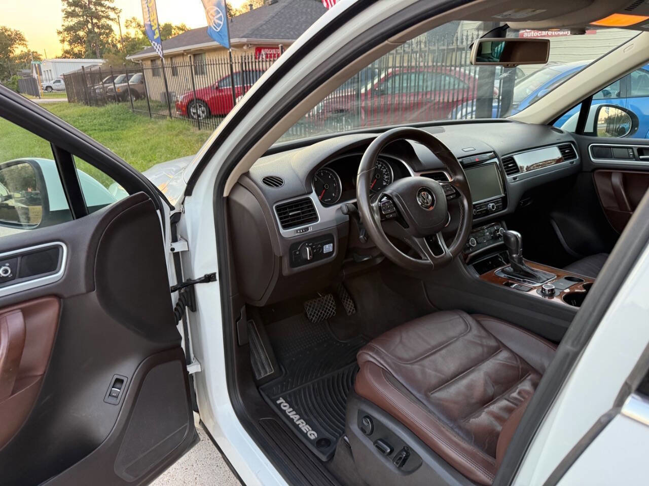 Used 2013 Volkswagen Touareg TDI image 13