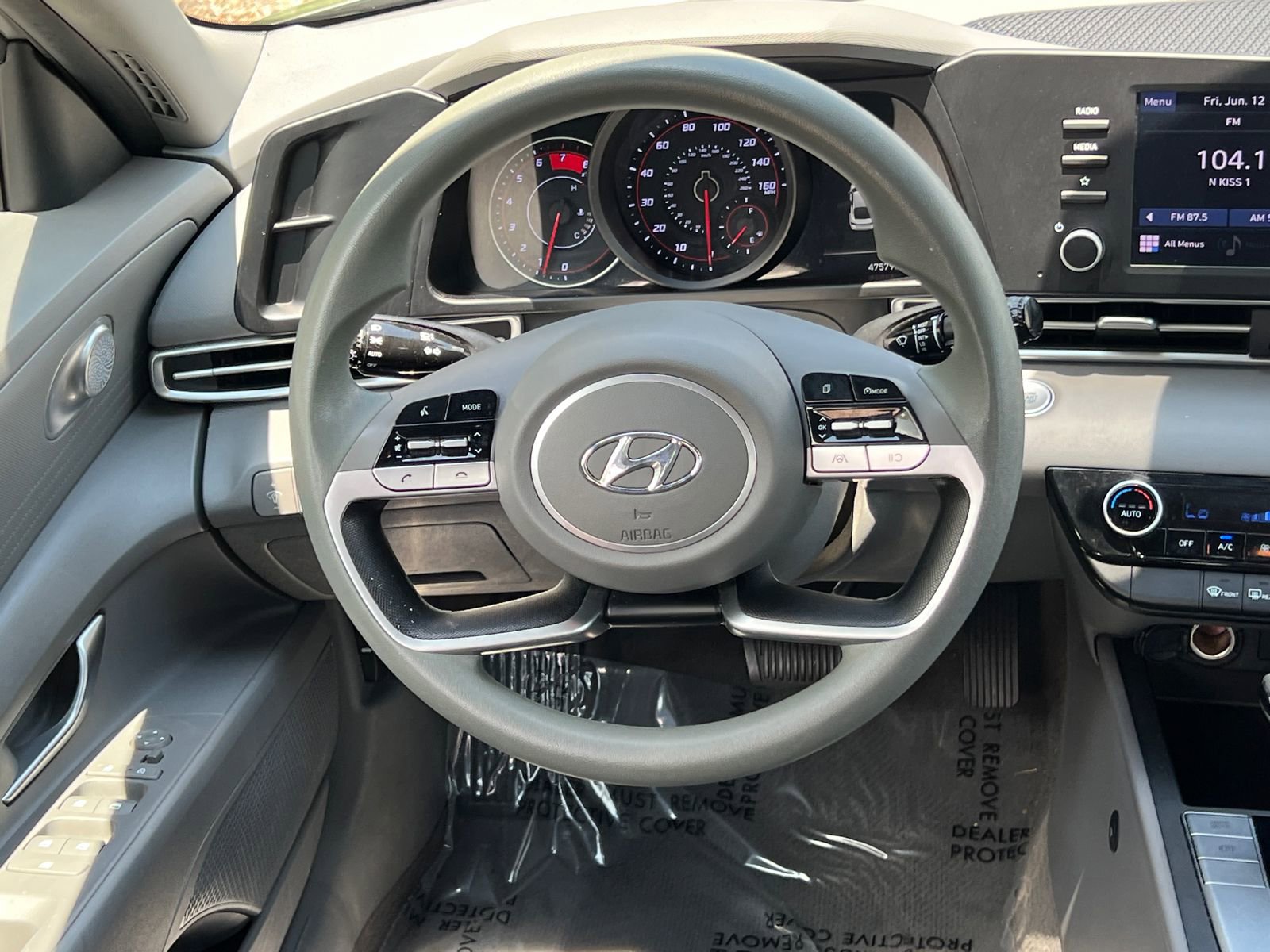 Used 2022 Hyundai Elantra SEL w/ Preferred Accessory Package FWD image 21