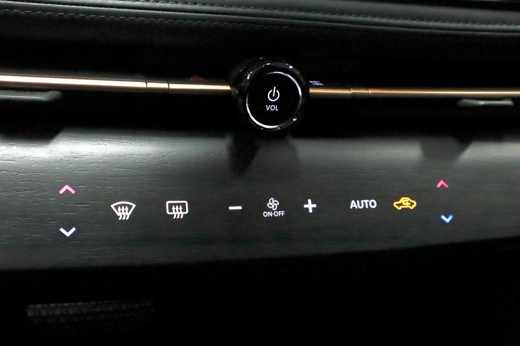 Certified 2023 Nissan Ariya AWD image 32