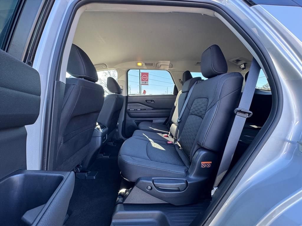 Certified 2024 Nissan Pathfinder SV image 11