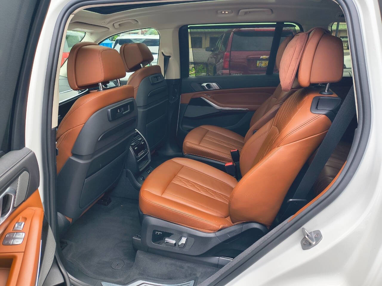 Used 2019 BMW X7 xDrive50i w/ Executive Package AWD/4WD image 18