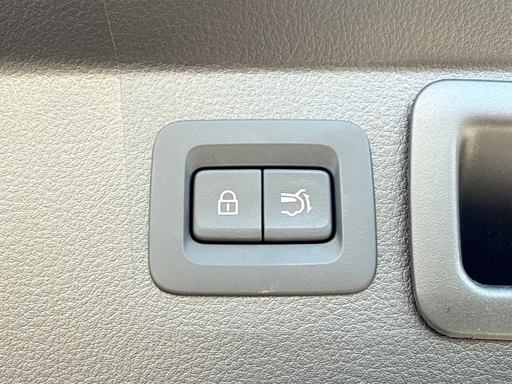 Used 2025 MAZDA CX-50 AWD 2.5 Hybrid w/ Premium Pkg image 17