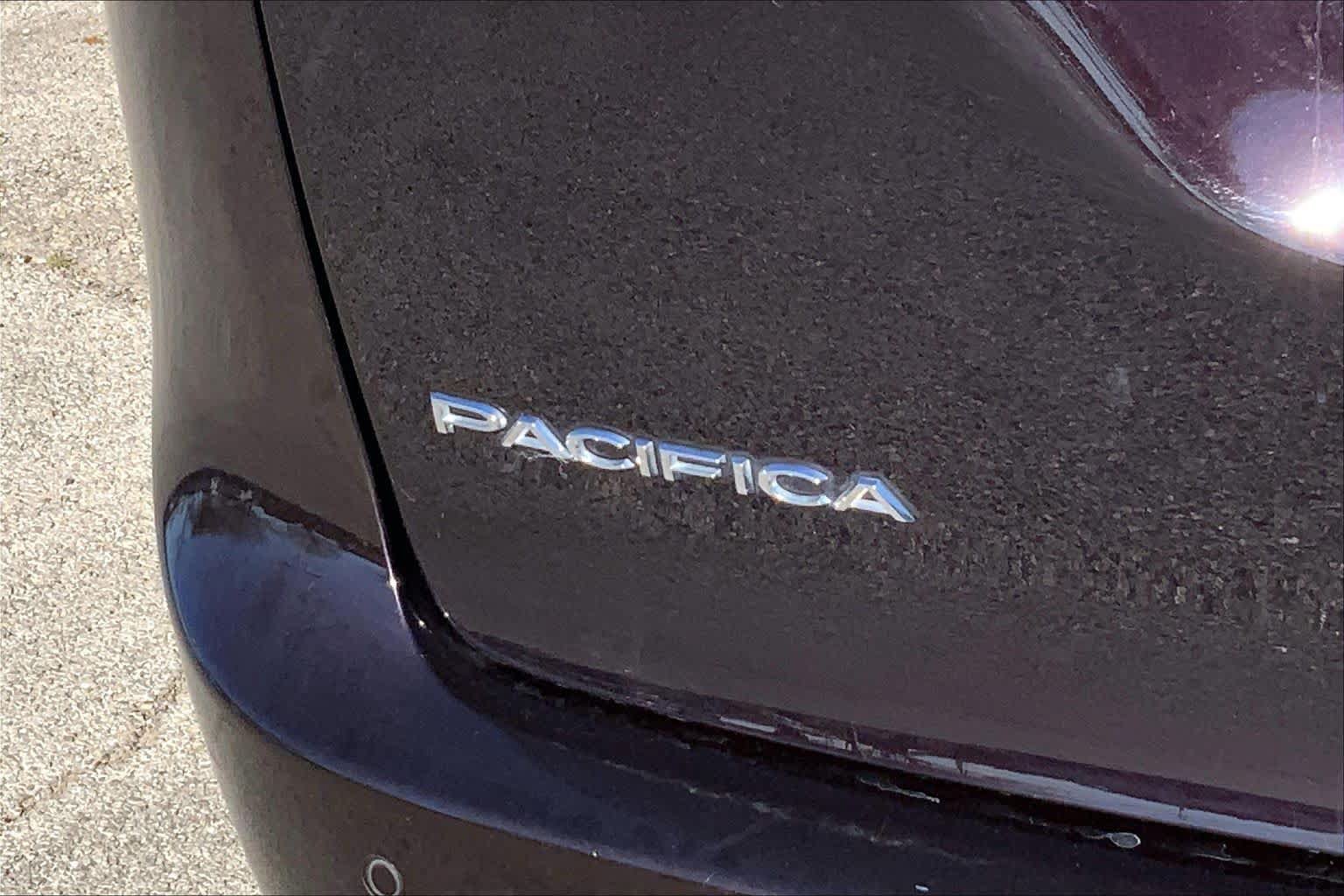 Used 2019 Chrysler Pacifica Limited FWD image 37