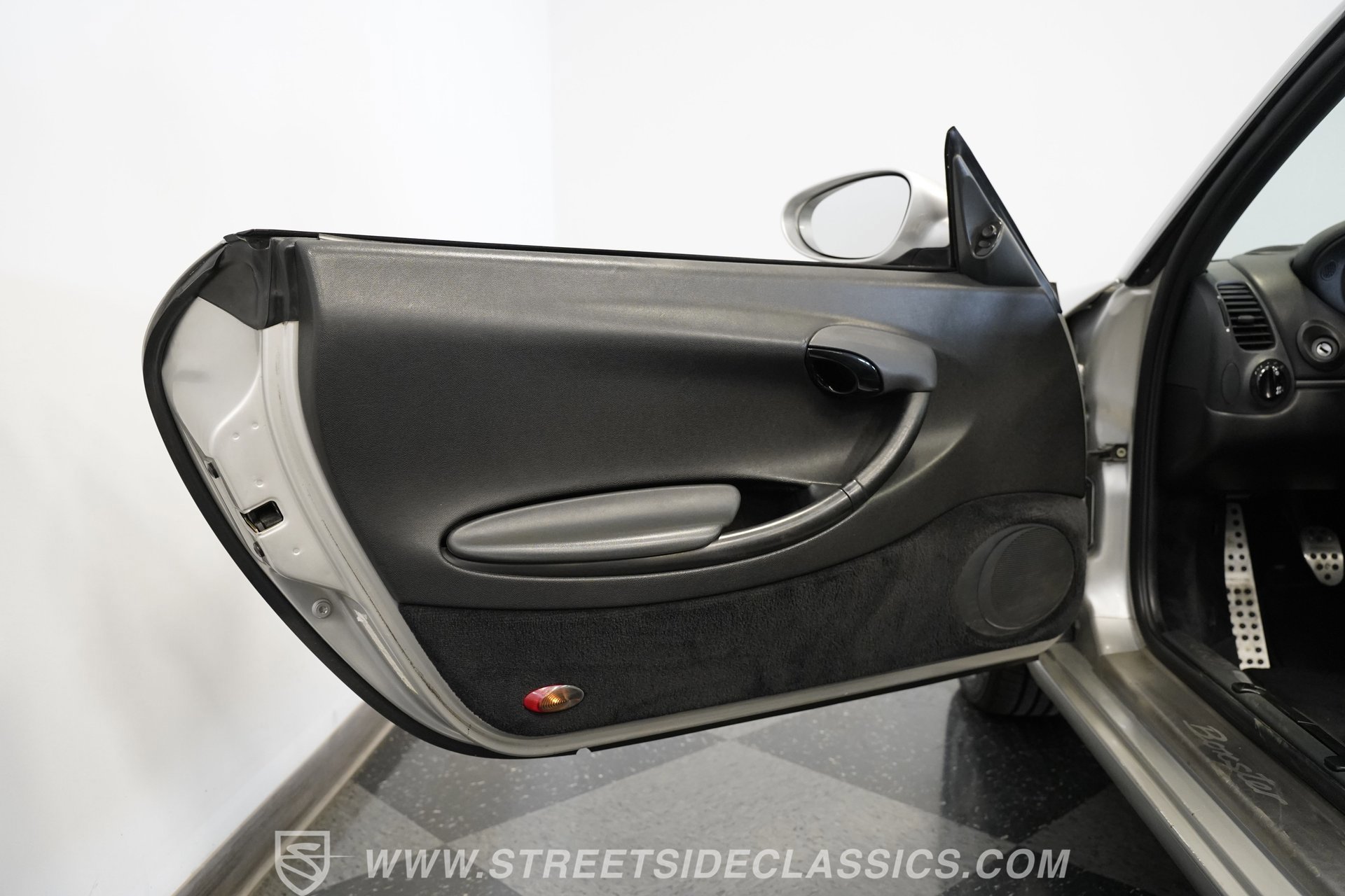 Used 1997 Porsche Boxster image 39