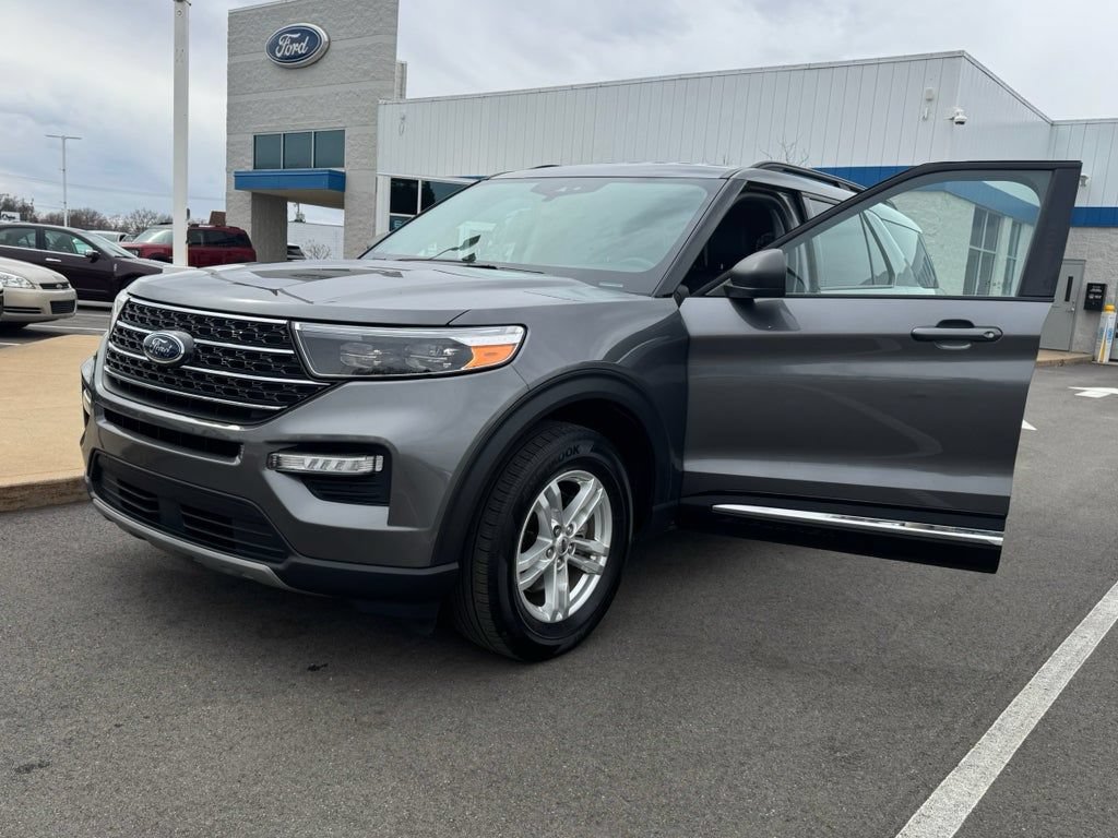 Certified 2022 Ford Explorer XLT w/ Equipment Group 202A AWD/4WD image 31