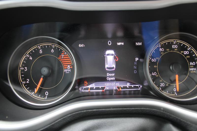 Used 2018 Jeep Cherokee Limited w/ Technology Group FWD image 17
