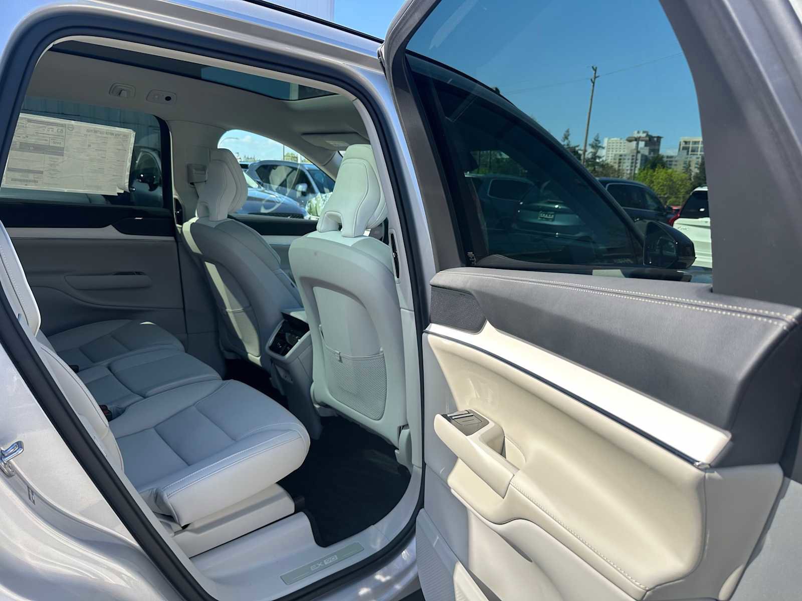 Used 2025 Volvo EX90 Plus AWD/4WD image 13