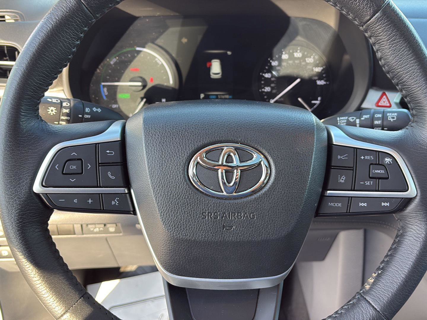 Used 2023 Toyota Sienna XLE image 19