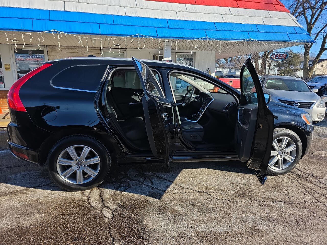 Used 2016 Volvo XC60 T6 w/ Protection Package image 31