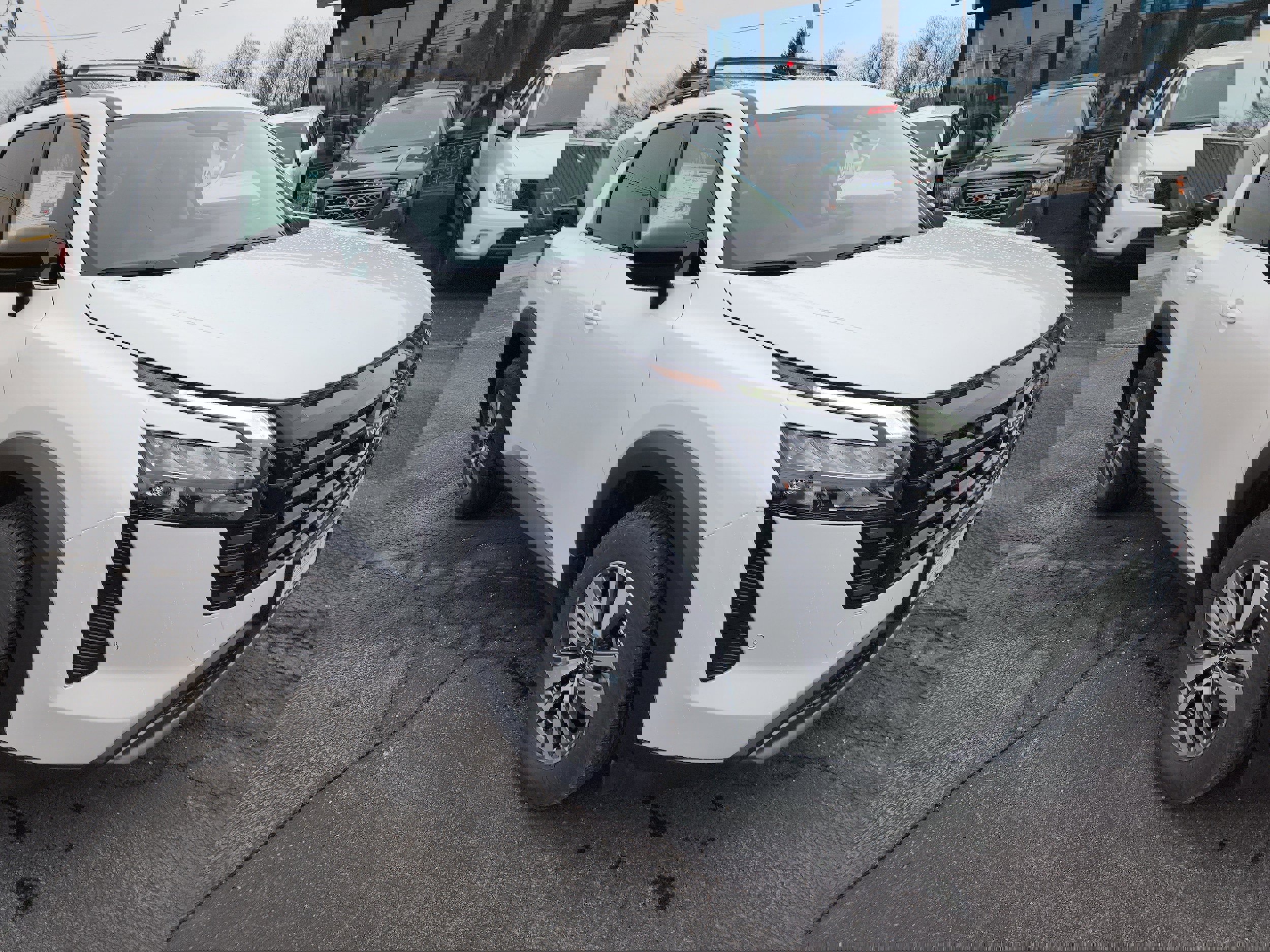 New 2026 Nissan Pathfinder SL image 2