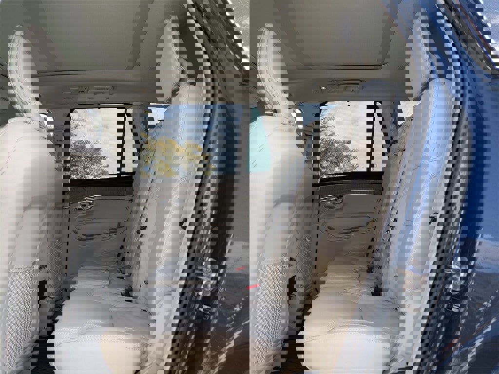 New 2026 Volvo XC90 B6 Ultra w/ Protection Package Premier image 16