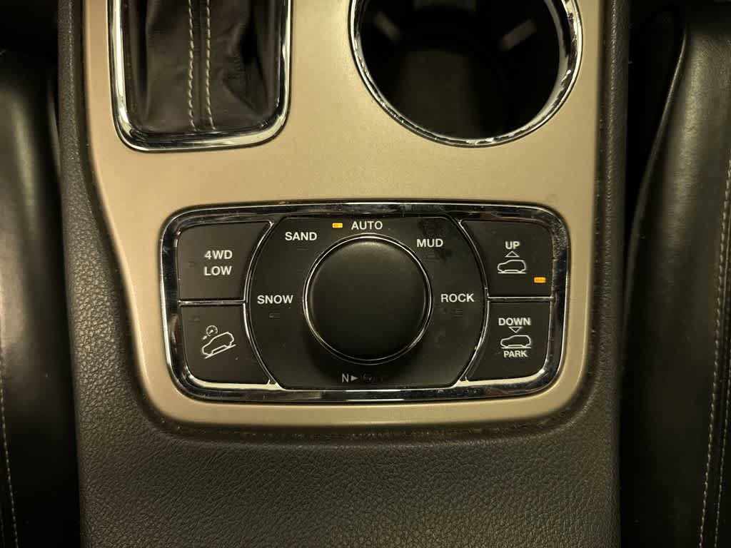 Used 2016 Jeep Grand Cherokee Overland AWD/4WD image 37