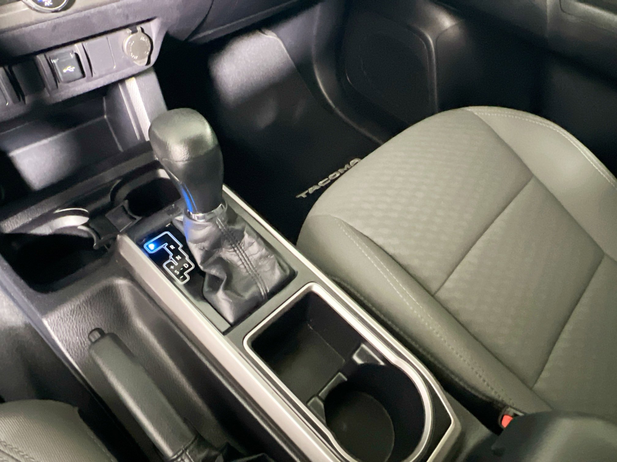 Used 2020 Toyota Tacoma SR5 w/ SR5 Appearance Package (SM) image 25