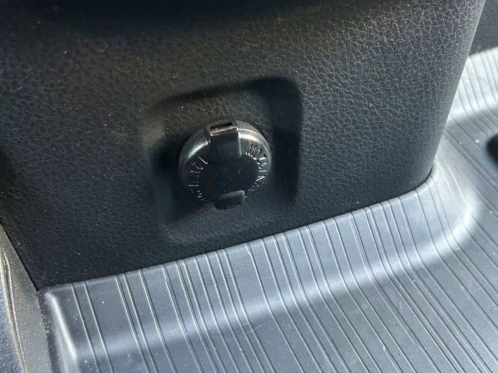 Certified 2023 Toyota Sienna Platinum image 31