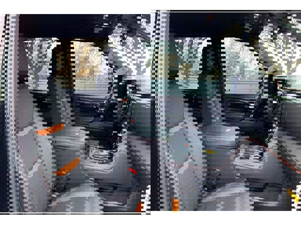 Used 2024 GMC Sierra 2500 AT4 w/ Technology Package image 8