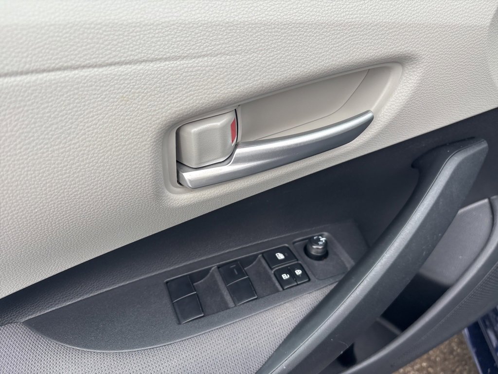 Used 2020 Toyota Corolla LE image 19