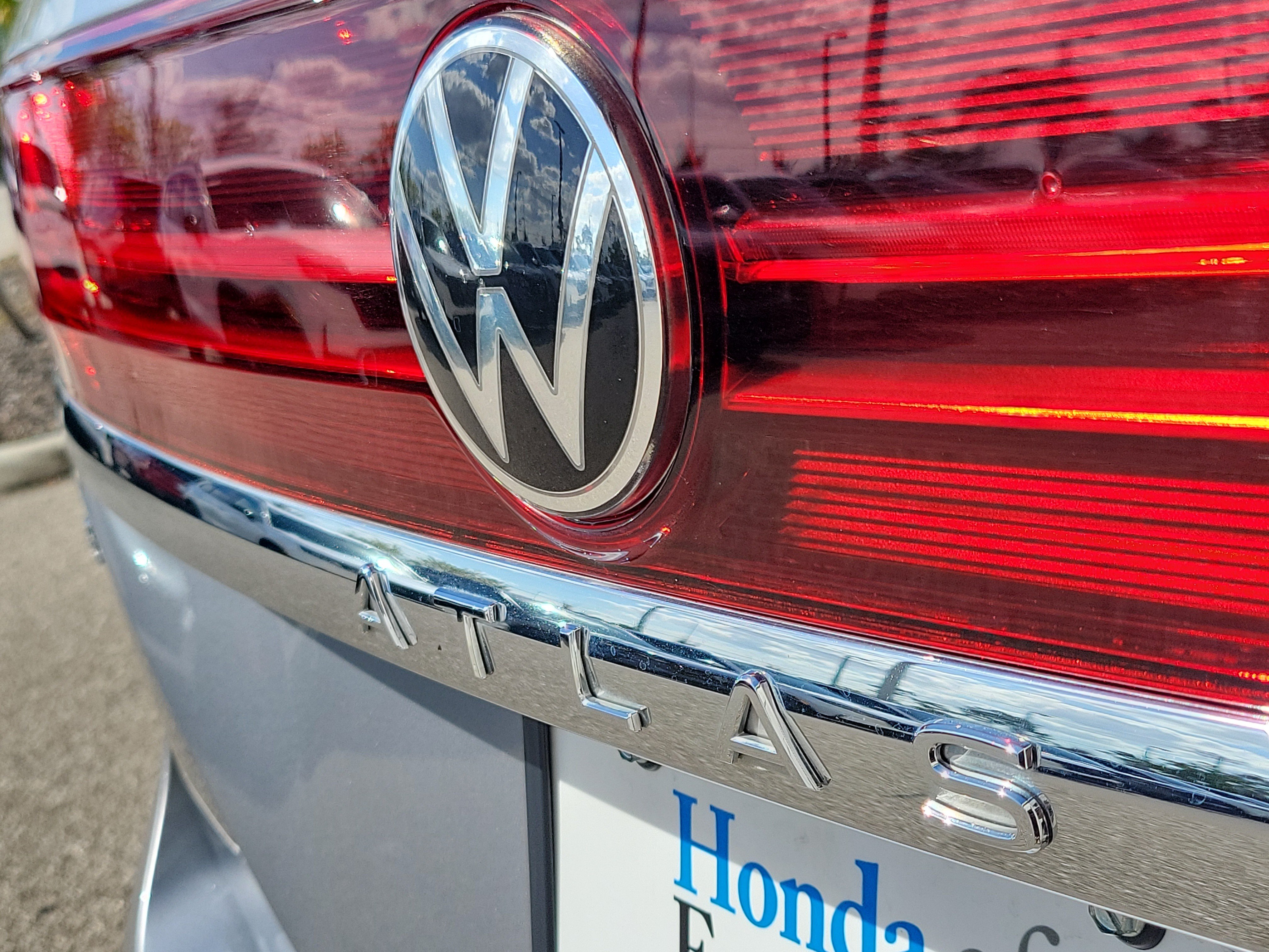 Used 2025 Volkswagen Atlas SE AWD/4WD image 8
