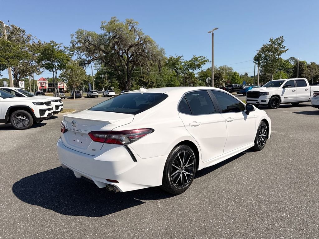 Used 2023 Toyota Camry SE FWD image 3