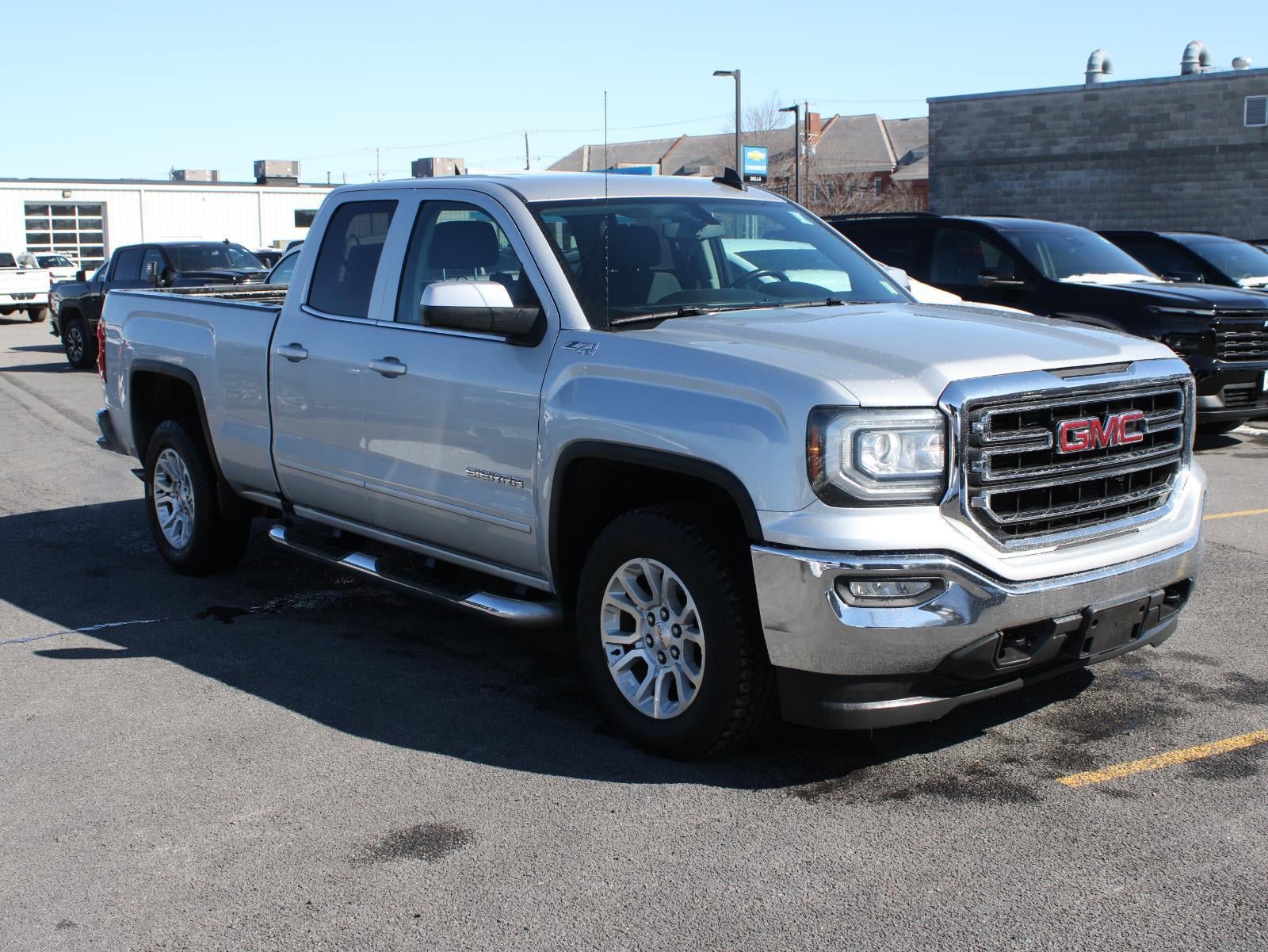 Used 2019 GMC Sierra 1500 SLE w/ SLE Value Package image 3