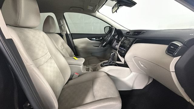 Used 2020 Nissan Rogue Sport SV w/ All-Weather Package AWD/4WD image 29