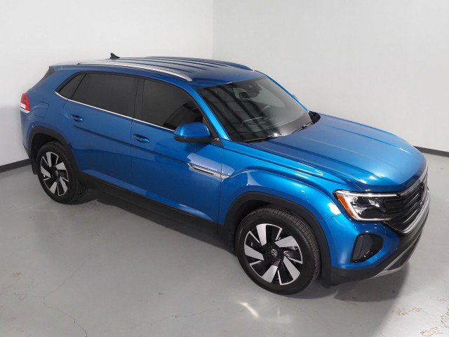 Used 2024 Volkswagen Atlas SE w/ Technology Package image 11