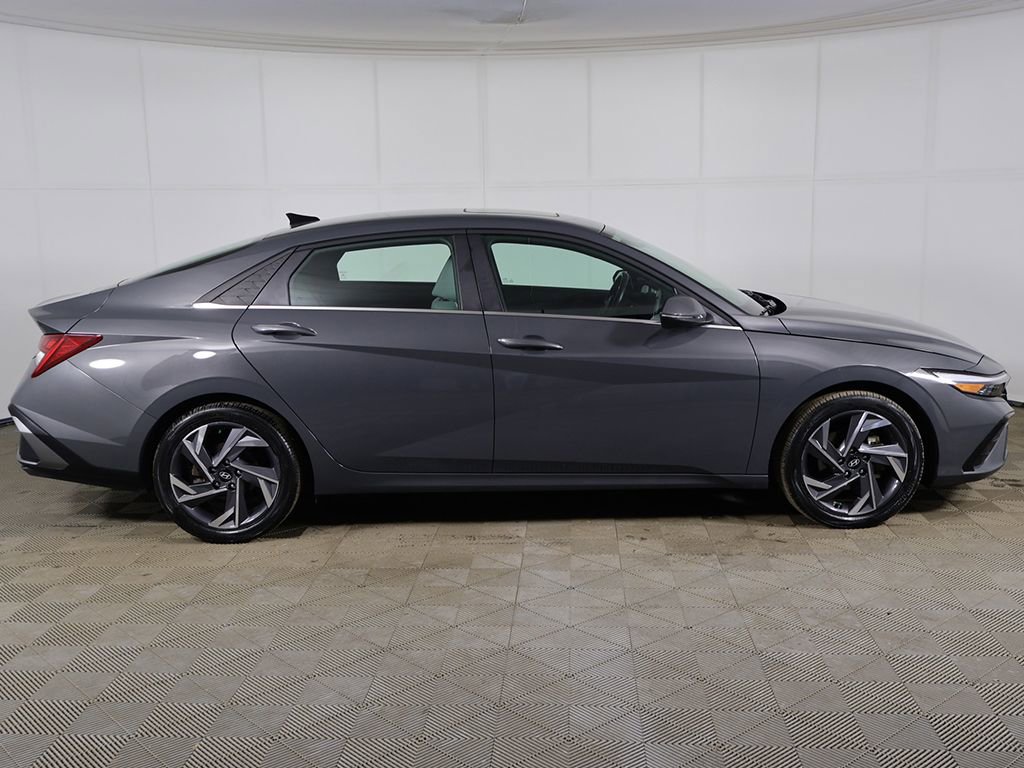 Certified 2024 Hyundai Elantra Limited FWD image 16