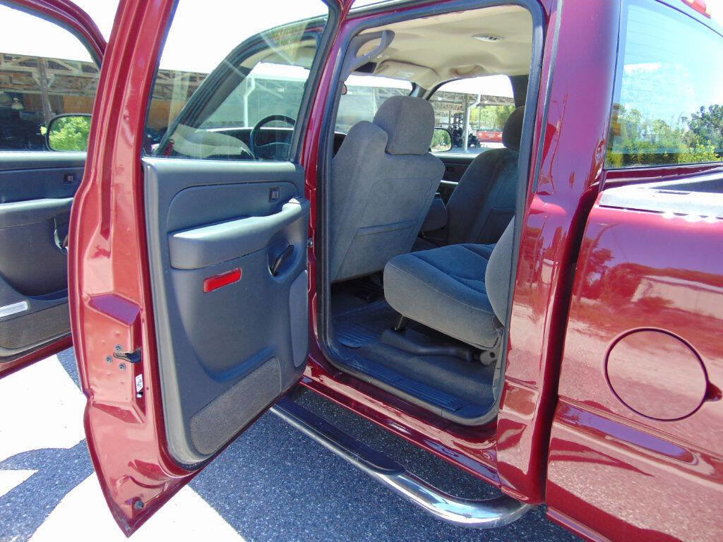 Used 2005 Chevrolet Silverado 1500 LS w/ Light Duty Power Package AWD/4WD image 12