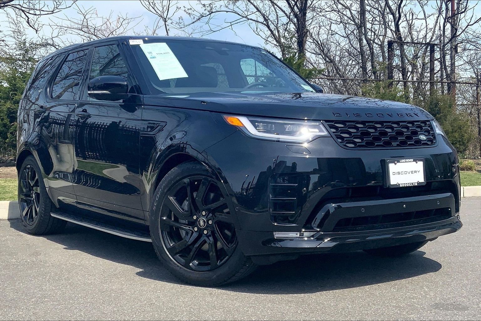 Used 2025 Land Rover Discovery Dynamic SE AWD/4WD image 2