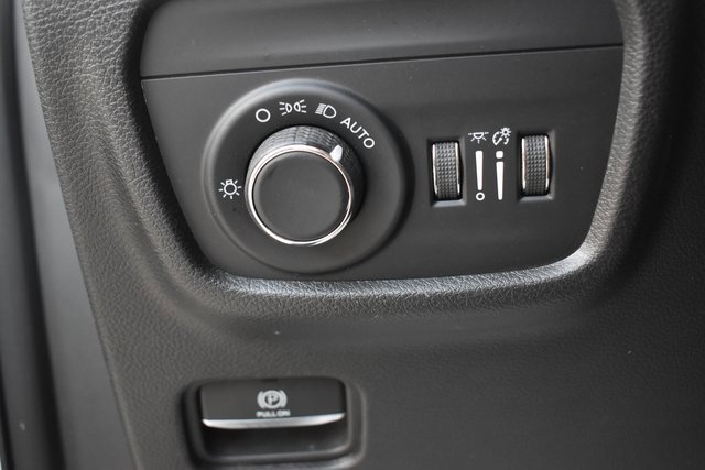 Used 2023 Jeep Grand Cherokee Laredo image 23