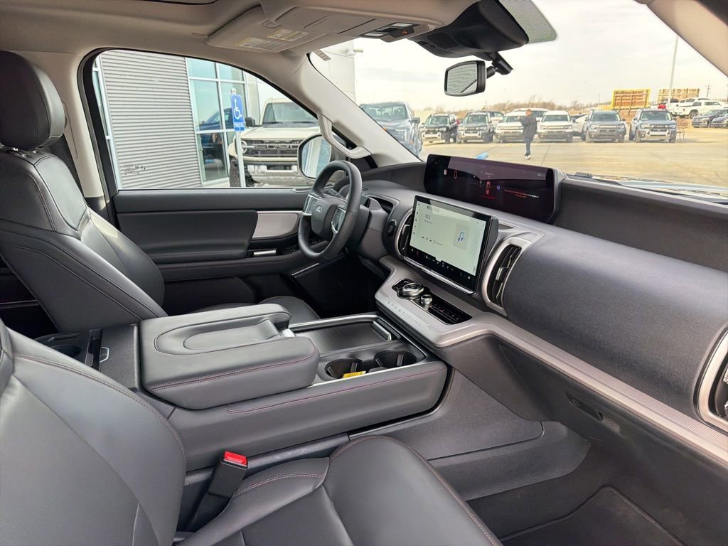 Used 2025 Ford Expedition Max Active AWD/4WD image 35