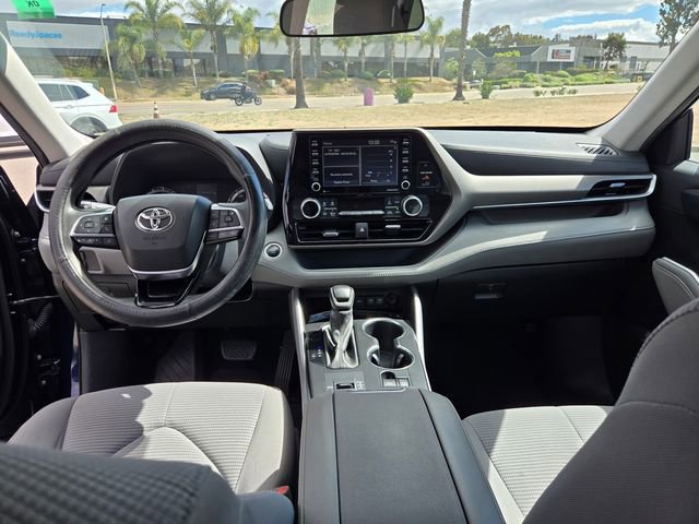 Used 2021 Toyota Highlander L FWD image 13