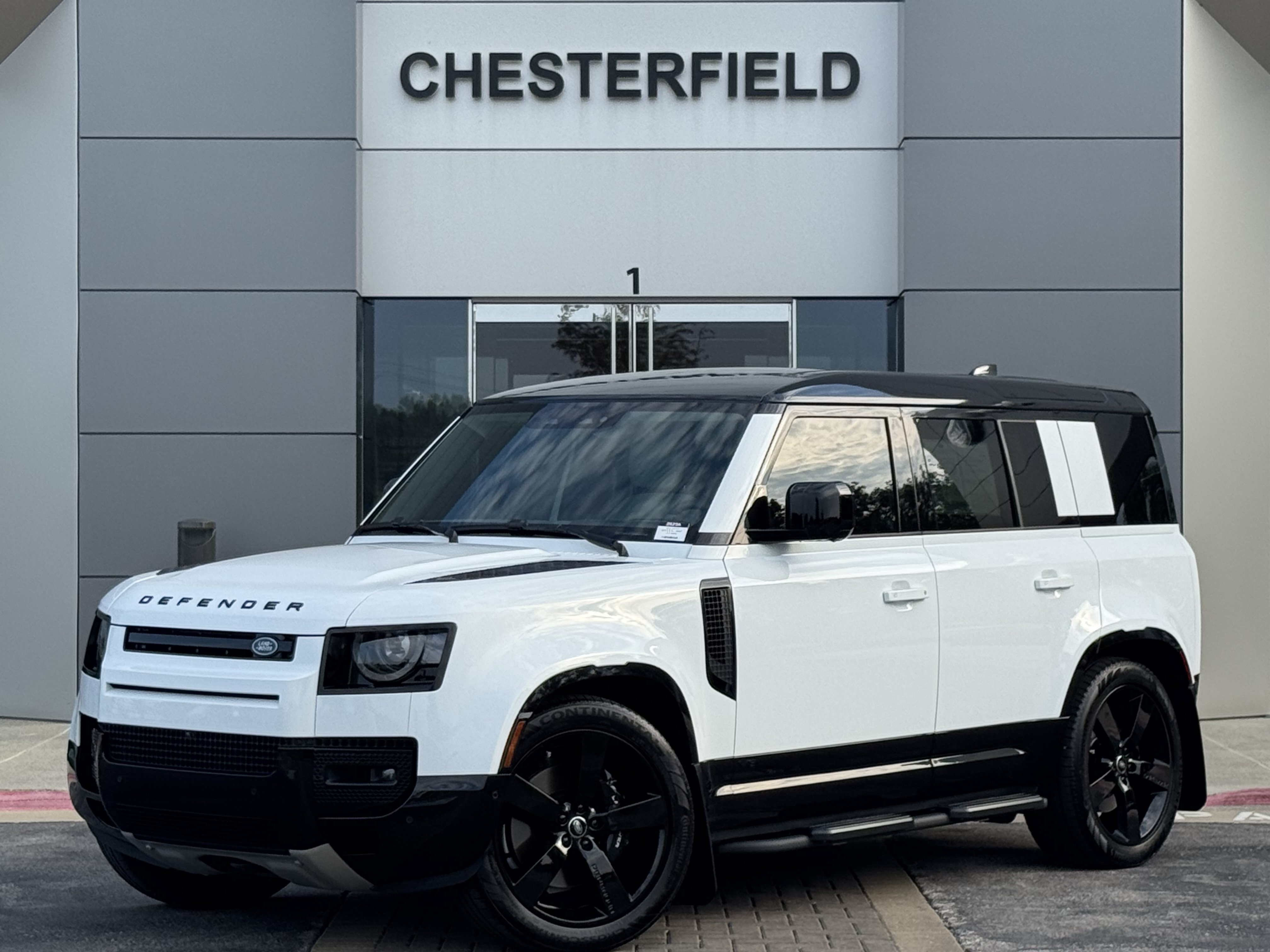 Certified 2025 Land Rover Defender 110 V8 AWD/4WD image 1