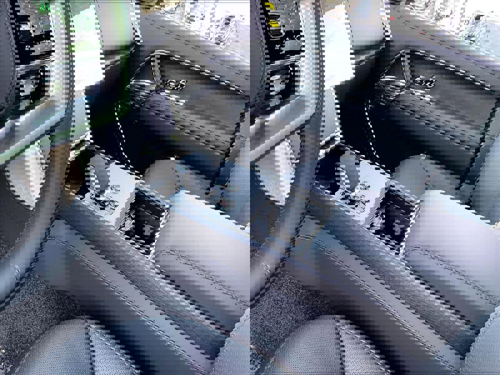 New 2025 Land Rover Range Rover SE image 10