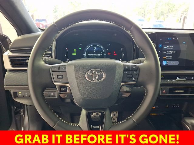 Used 2025 Toyota Camry SE w/ Multimedia Upgrade Package image 23